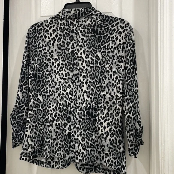 Snow leopard print blazer size XL by No Boundaries - Picture 6 of 7